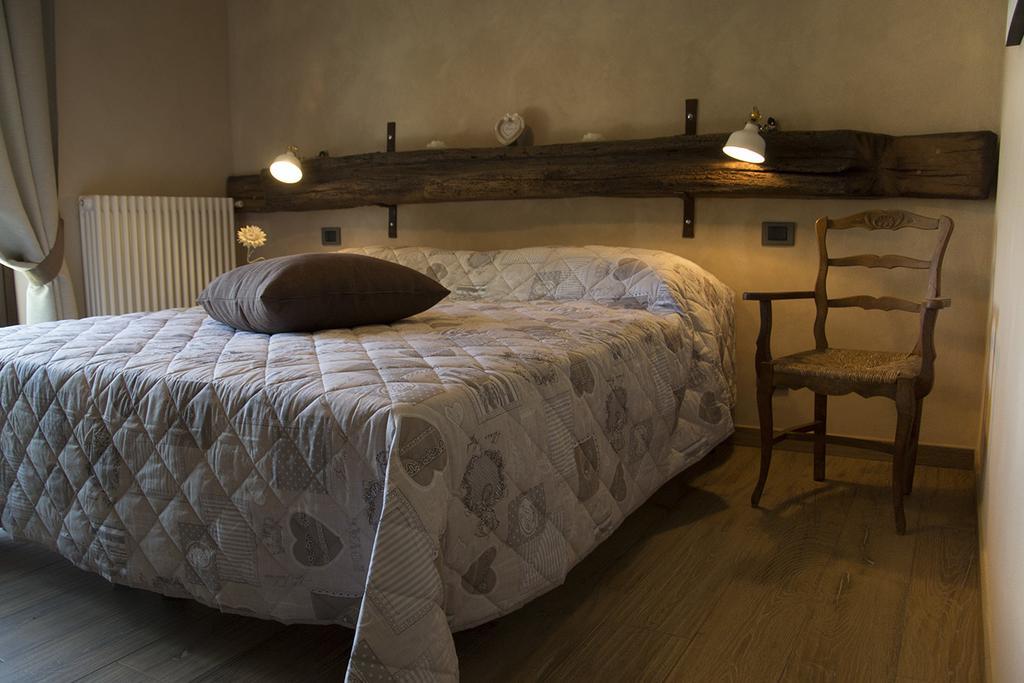 Villa Laura Castellinaldo Zimmer foto