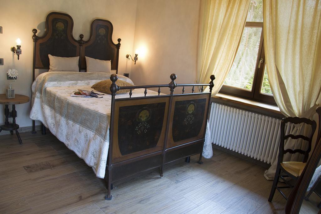 Villa Laura Castellinaldo Zimmer foto